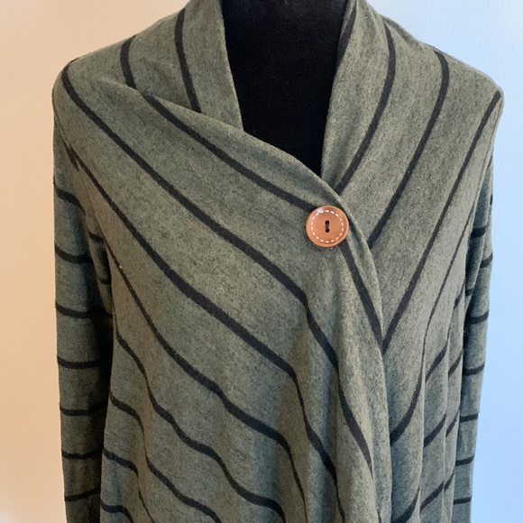 Cape Sweater - Picture 3 of 6